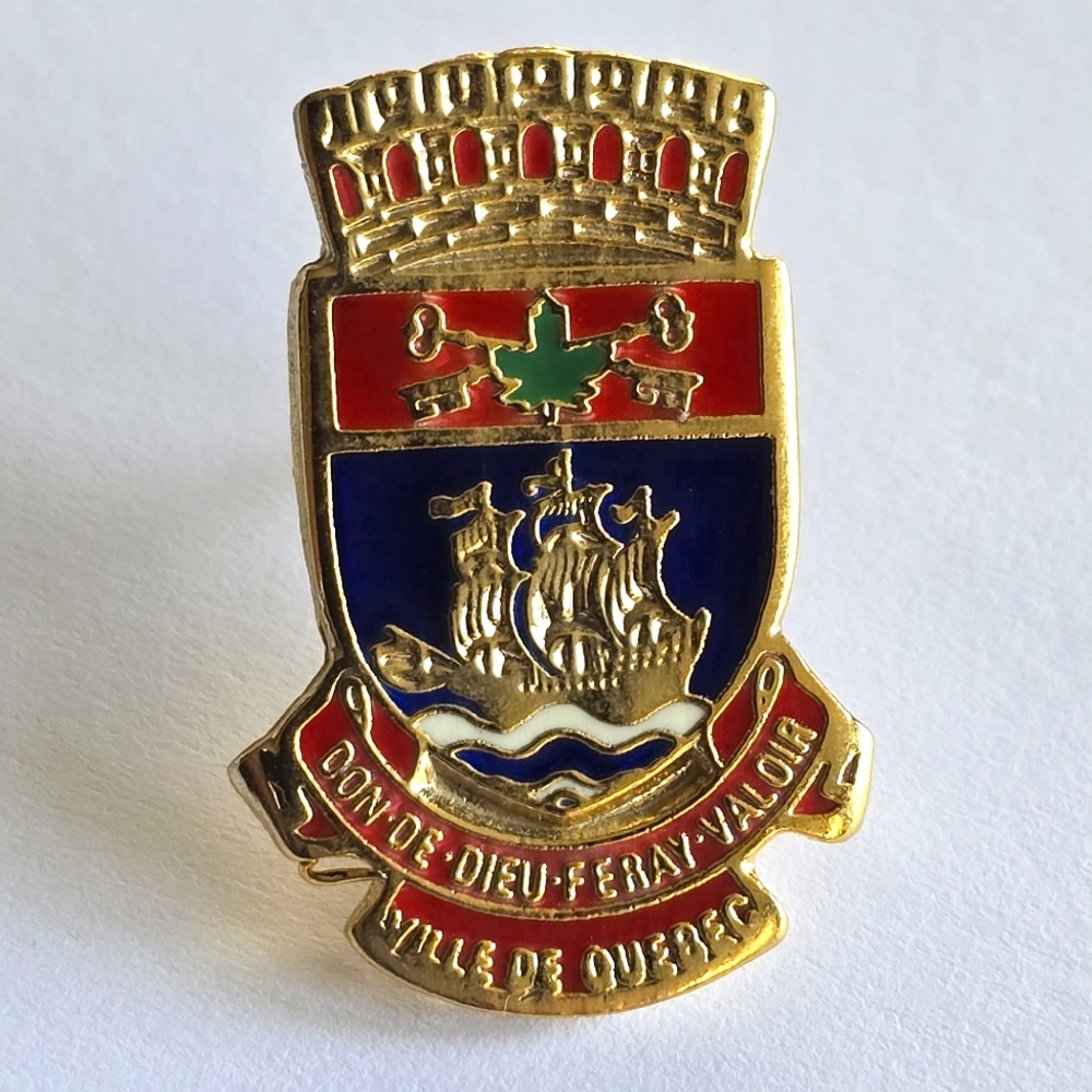 Enamel pin Quebec Canada Don de Dieu feray valoir lapel brooch